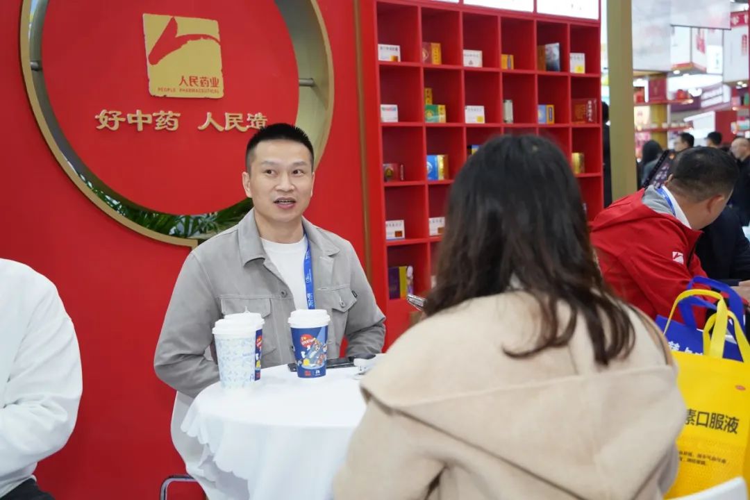 工作人员7.jpg
