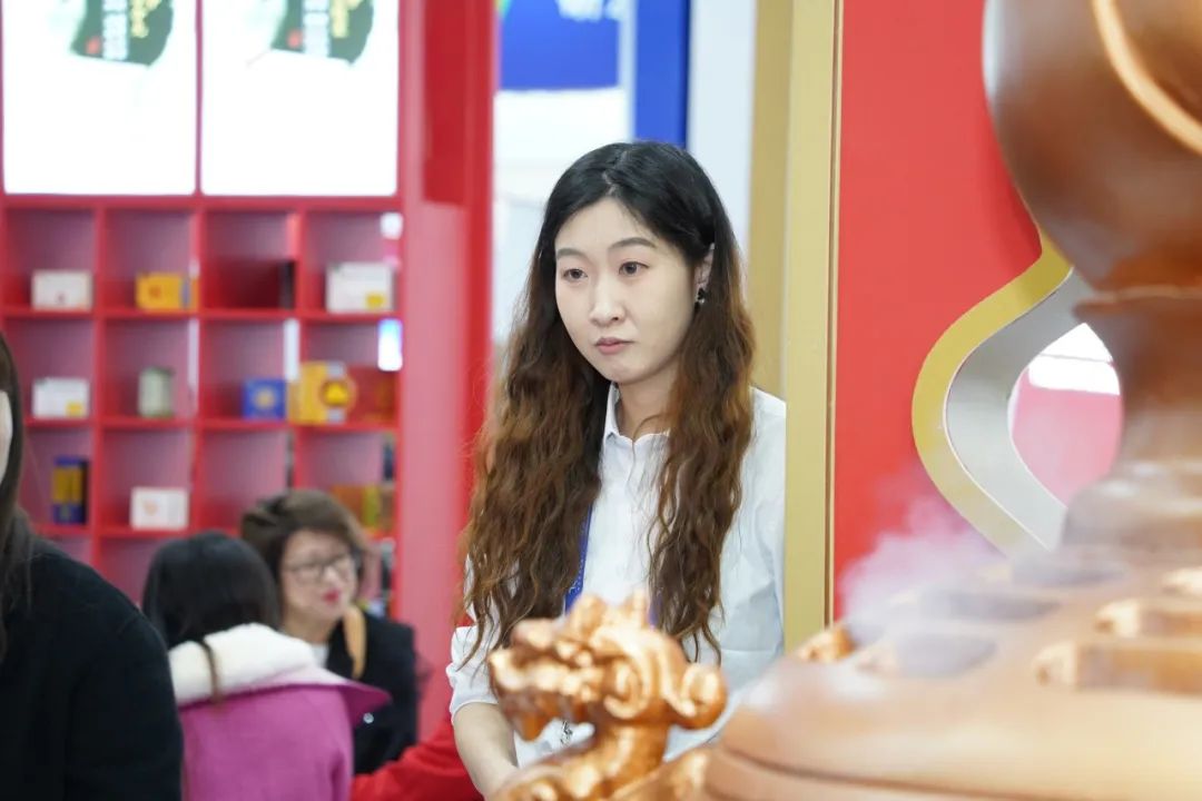 工作人员15.jpg